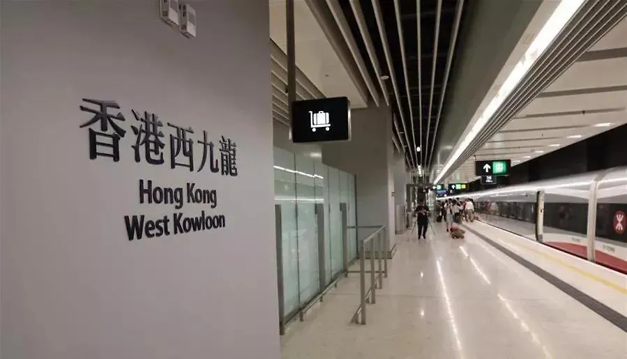 Spacious And Comfortable Full Bathroom Kitchenette Fridge Washing Machine Dedicated Work Area Near Austin Mtr Station Hong Kong