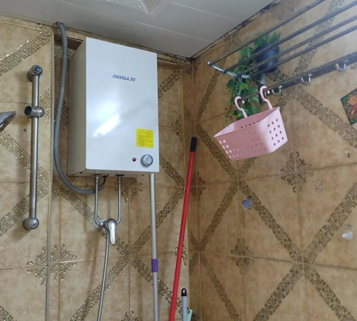 Spacious And Comfortable Full Bathroom Kitchenette Fridge Washing Machine Dedicated Work Area Near Austin Mtr Station Hong Kong Apartment