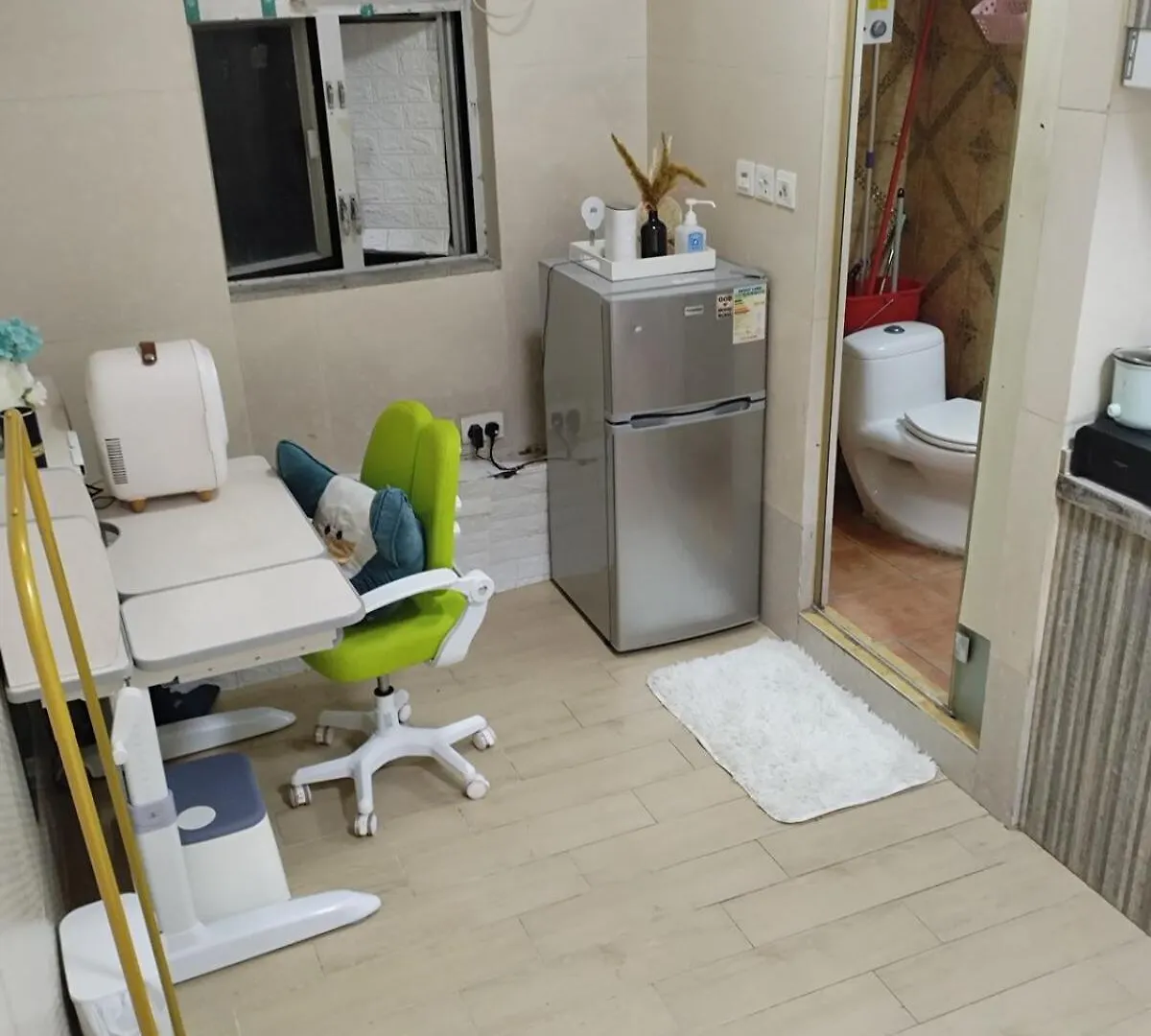 Apartment Spacious And Comfortable Full Bathroom Kitchenette Fridge Washing Machine Dedicated Work Area Near Austin Mtr Station Hong Kong