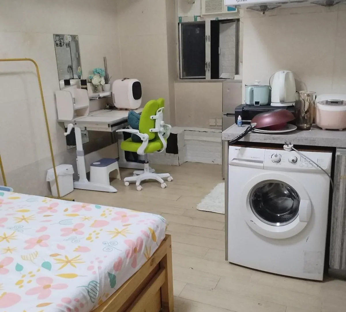 Spacious And Comfortable Full Bathroom Kitchenette Fridge Washing Machine Dedicated Work Area Near Austin Mtr Station Hong Kong 0*,